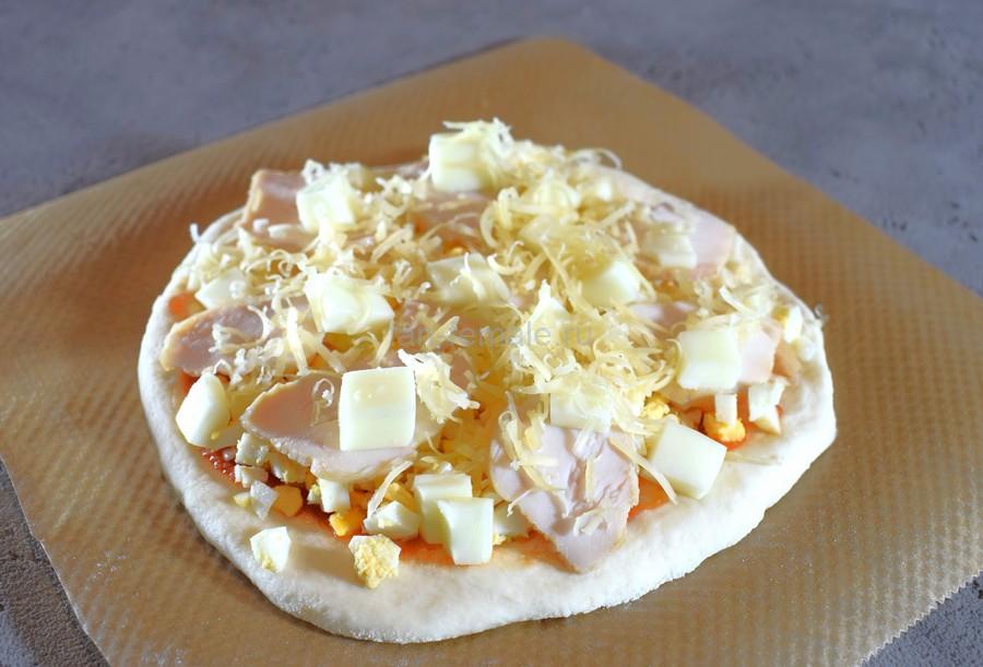 Приготовление пиццетты с курицей и яйцом, шаг 11