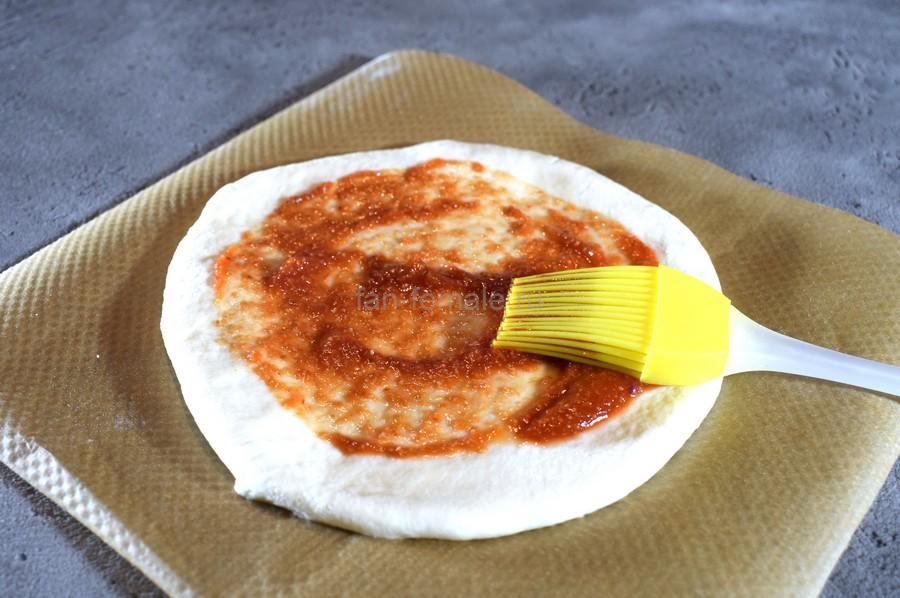 Приготовление пиццетты с курицей и яйцом, шаг 7