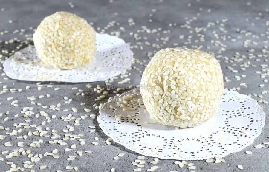 Крошковые пирожные с кунжутом