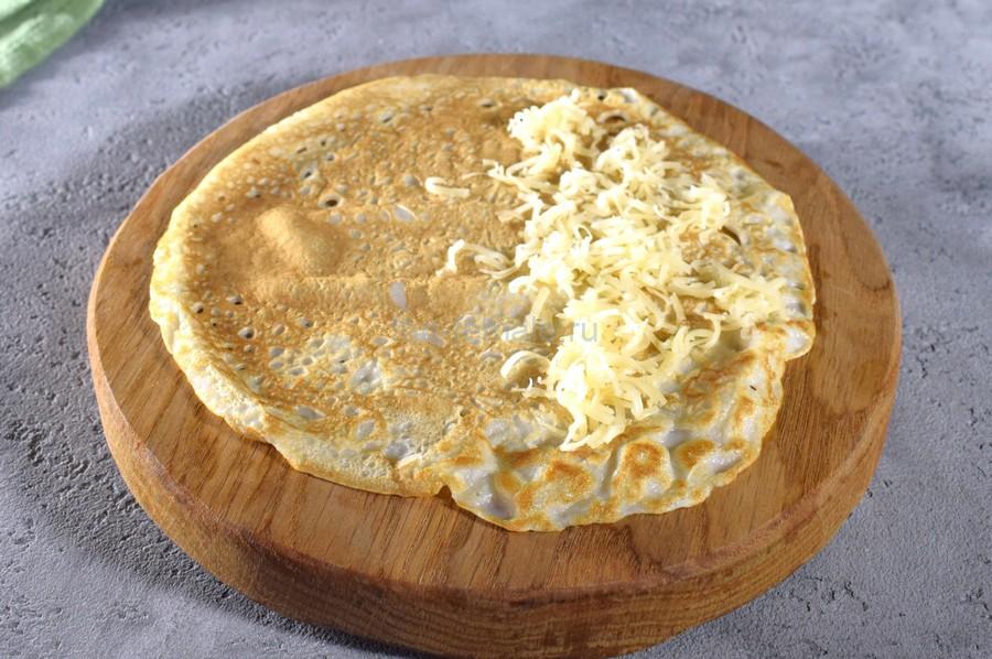 Приготовление блинов гриль с говяжьим фаршем и сыром, шаг 5