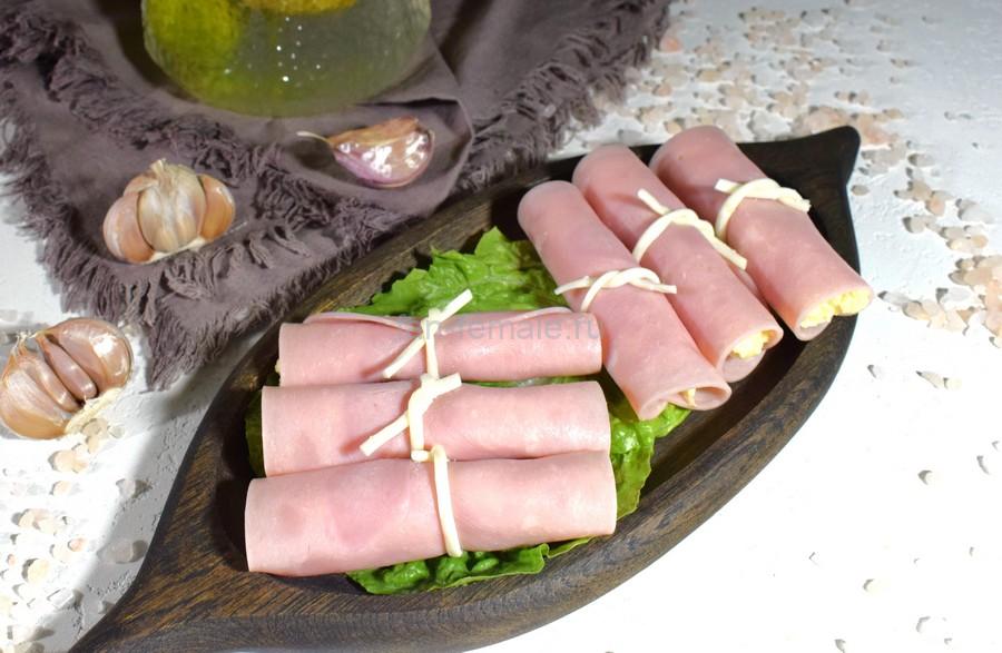 Витки из ветчины с сыром, чесноком, майонезом