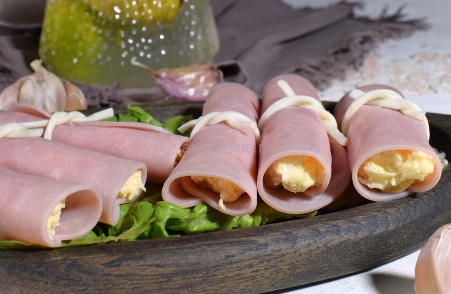 Витки из ветчины с сыром, чесноком, майонезом