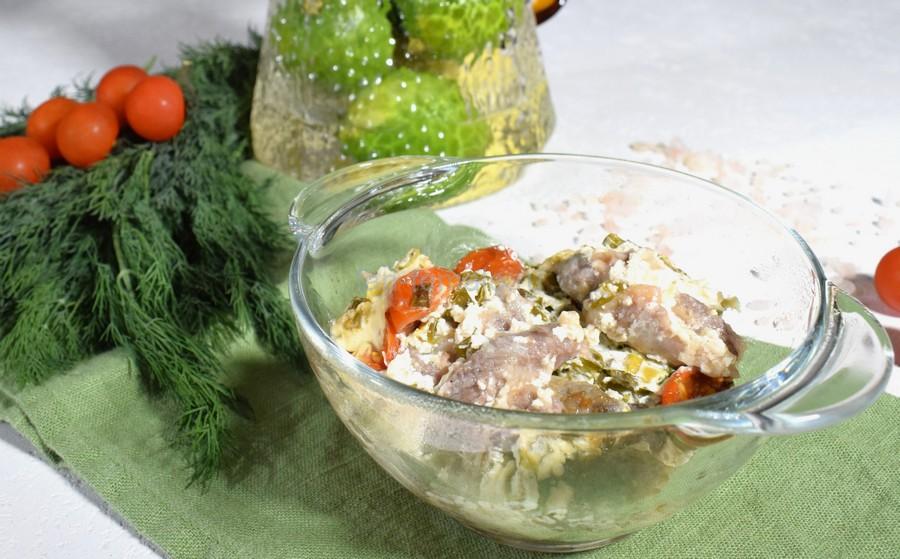 Говядина в сливках с черри и зеленым луком
