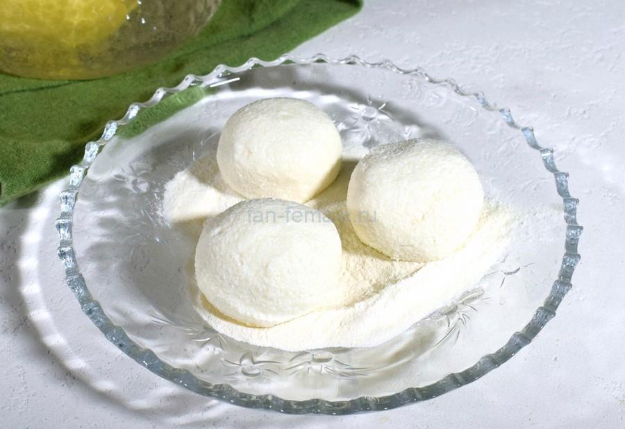 Приготовление безглютеновых сырников с рисовой манкой, шаг 2