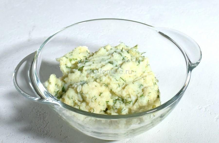 Приготовление блинных мешочков с картофельным пюре, шалотом и укропом, шаг 3