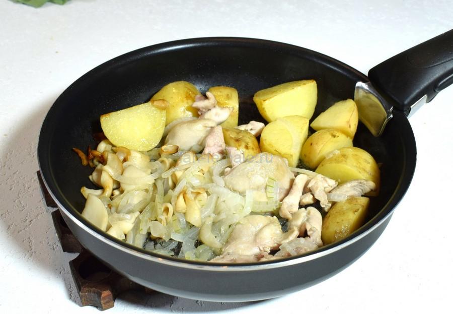 Приготовление курицы с картофелем и эрингами, шаг 2