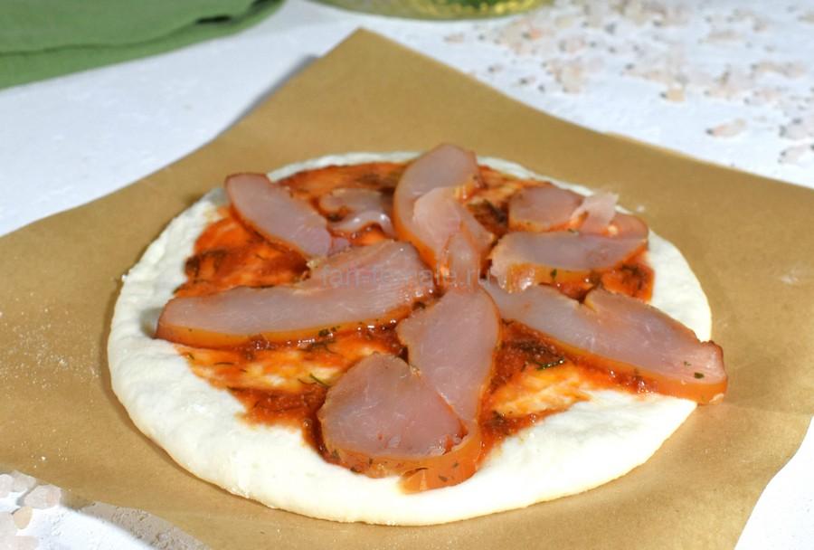 Приготовление пиццетты с копченой курицей и черри, шаг 5