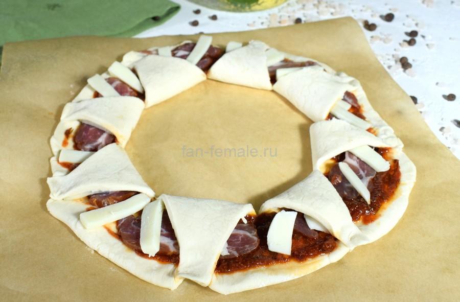 Приготовление пиццы-кольца с копченой шейкой и моцареллой, шаг 6