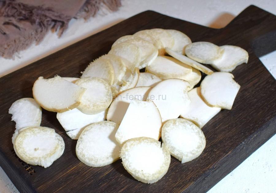 Приготовление слойки с эрингами, моцареллой, майонезом, шаг 1 Приготовление слойки с эрингами, моцареллой, майонезом, шаг 1