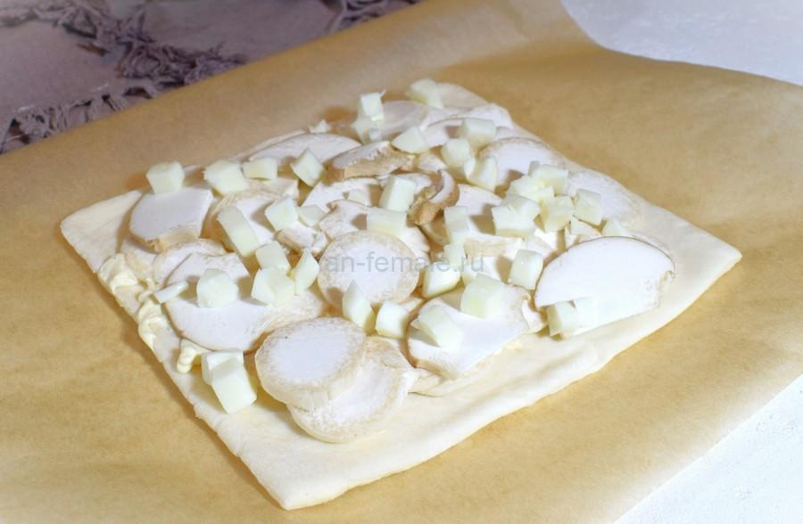 Приготовление слойки с эрингами, моцареллой, майонезом, шаг 6