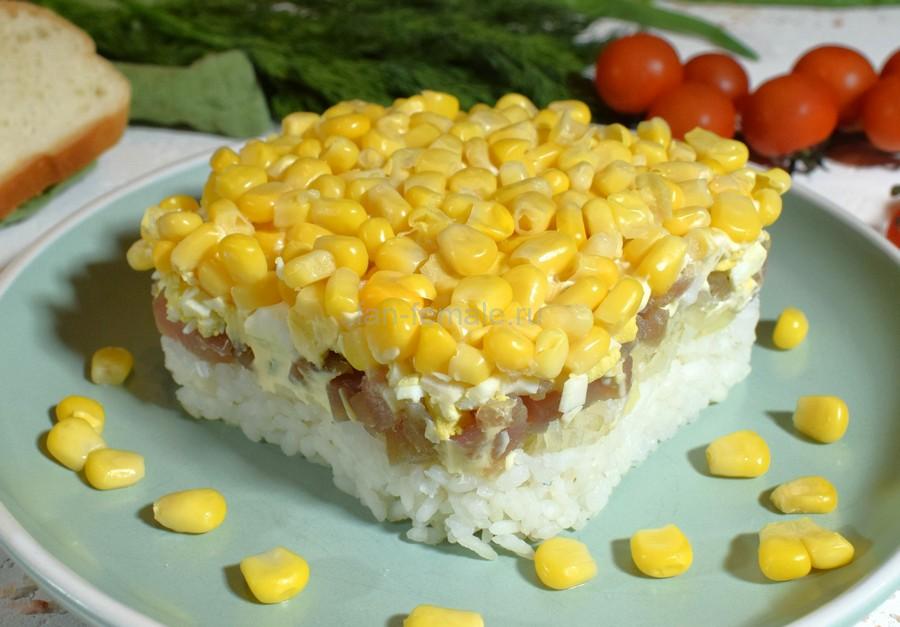Салат из тунца, риса, яйца, кукурузы