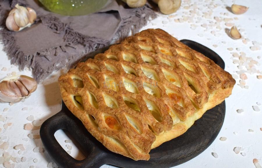 Слойка с эрингами, моцареллой, майонезом