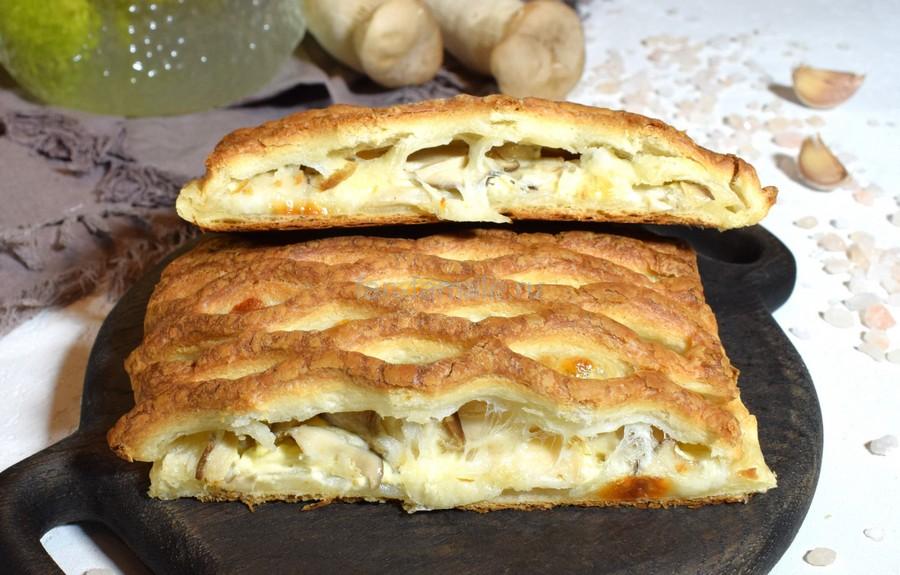 Слойка с эрингами, моцареллой, майонезом