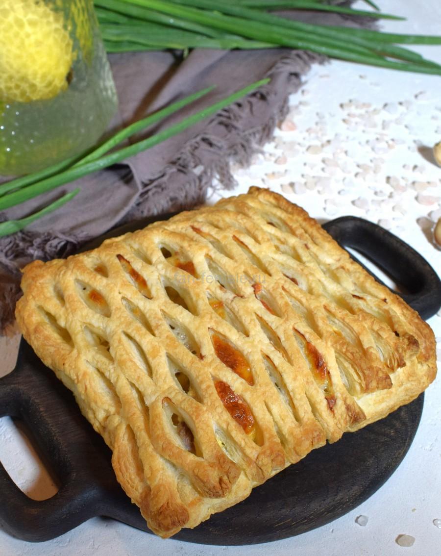 Слойка с моцареллой, свининой, майонезом