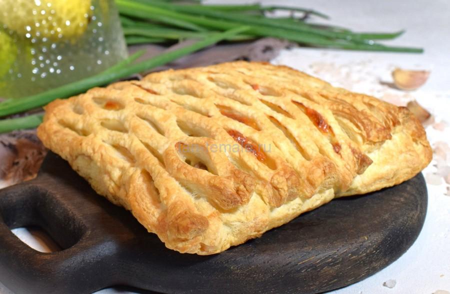 Слойка с моцареллой, свининой, майонезом