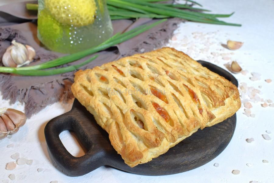 Слойка с моцареллой, свининой, майонезом
