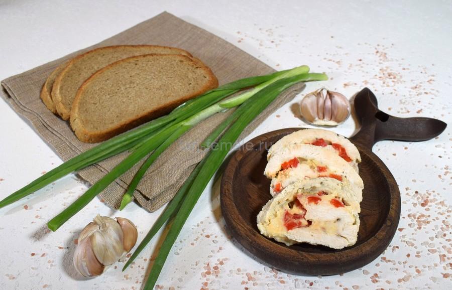 Куриный рулет с сыром и болгарским перцем