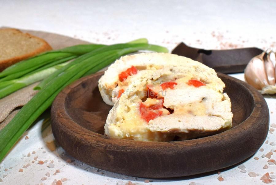 Куриный рулет с сыром и болгарским перцем