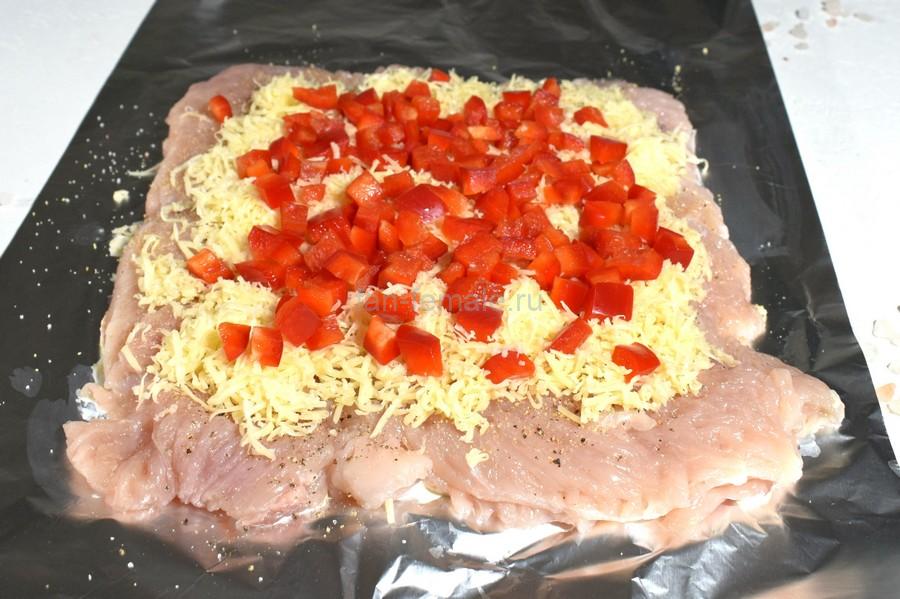 Приготовление куриного рулета с сыром и болгарским перцем, шаг 6