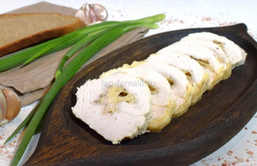 Рулет из куриной грудки с сыром и укропом