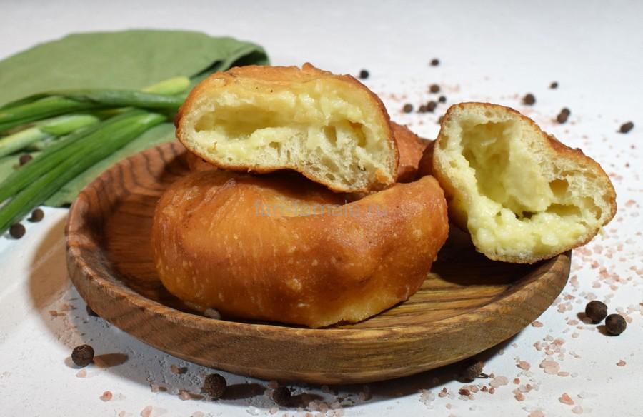 Жареные пирожки с картофелем и сыром