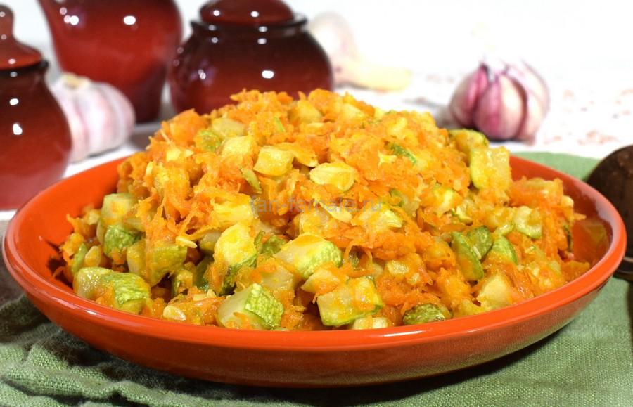 Кабачки с морковью и чесноком