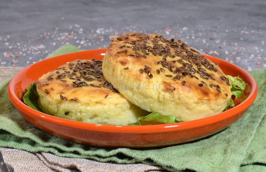 Печеные картофельные биточки с луком и семенами льна