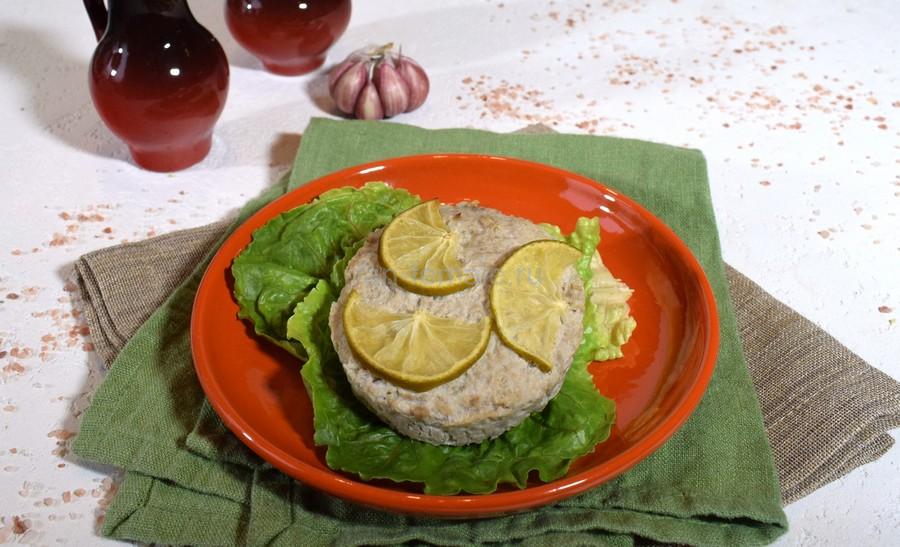 Печеные рубленые свиные котлеты с лаймом и чесноком