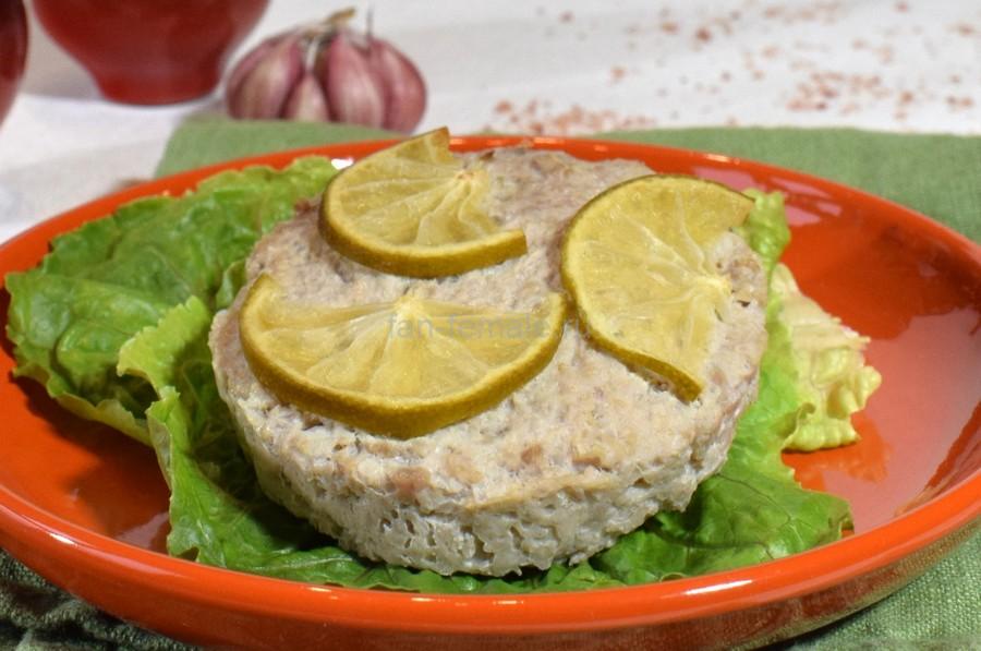 Печеные рубленые свиные котлеты с лаймом и чесноком