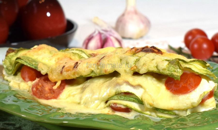Печеный кабачок с сыром, чесноком, черри