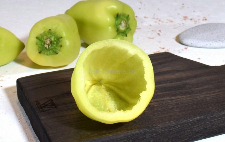 Приготовление перцев с сыром, чесноком, укропом, шаг 3