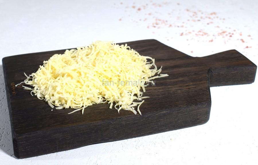 Приготовление рулетиков из кабачка с сыром и чесноком, запеченных с моцареллой, шаг 2
