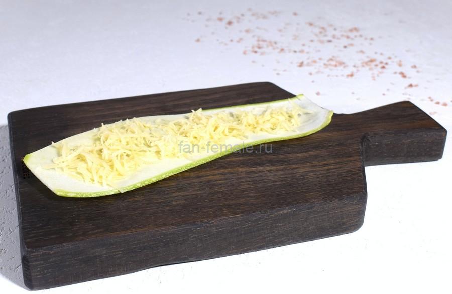 Приготовление рулетиков из кабачка с сыром и чесноком, запеченных с моцареллой, шаг 3