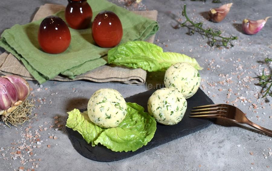 Сырные шарики с черри, чесноком и укропом