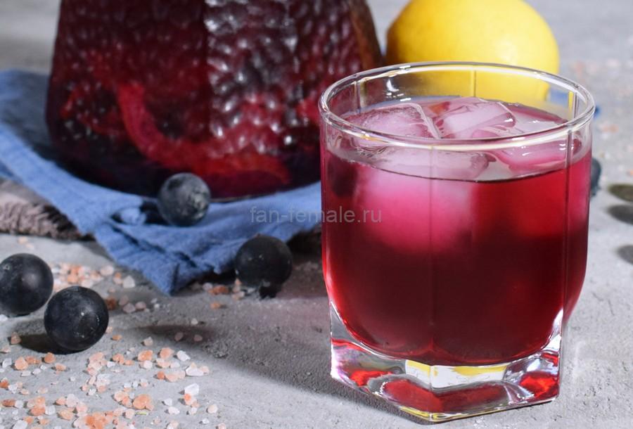 Напиток из лимона и черной смородины
