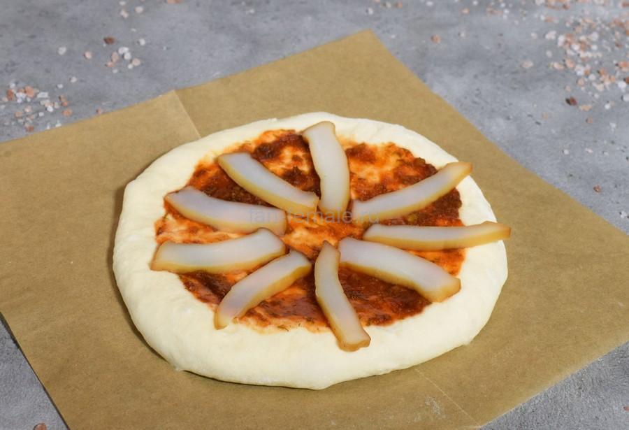 Приготовление пиццетты с копченым кальмаром и сладким перцем, шаг 6