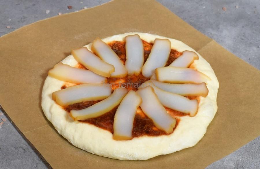 Приготовление пиццетты с копченым кальмаром, шаг 5