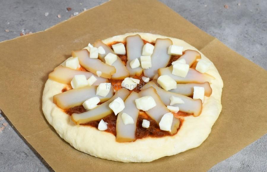 Приготовление пиццетты с копченым кальмаром, шаг 6