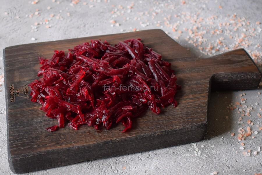 Приготовление свеклы с чесноком и майонезом, шаг 1