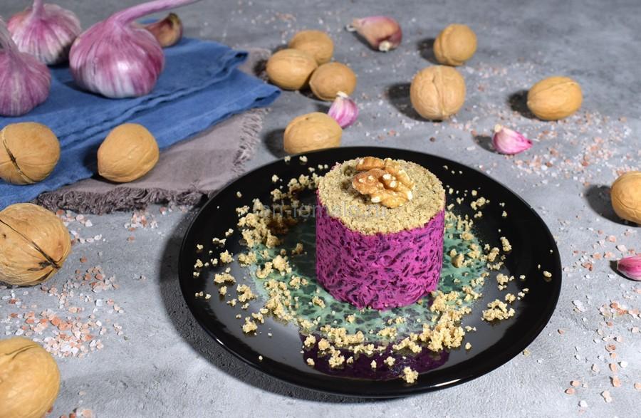 Свекла с чесноком, грецкими орехами, майонезом