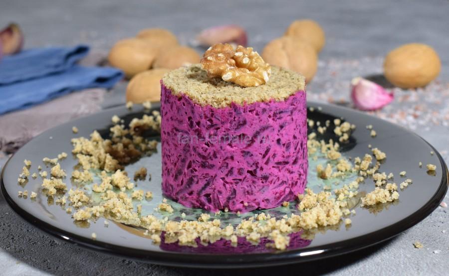 Свекла с чесноком, грецкими орехами, майонезом