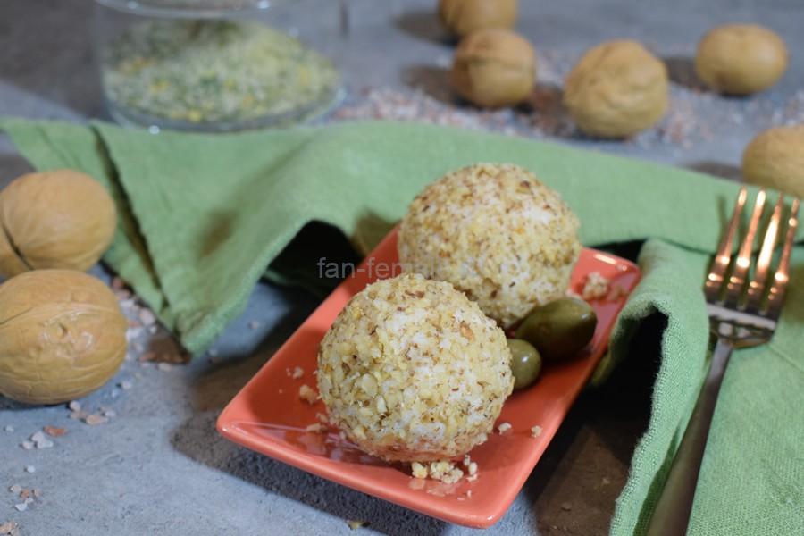 Куриные шарики с перепелиным яйцом и грецкими орехами
