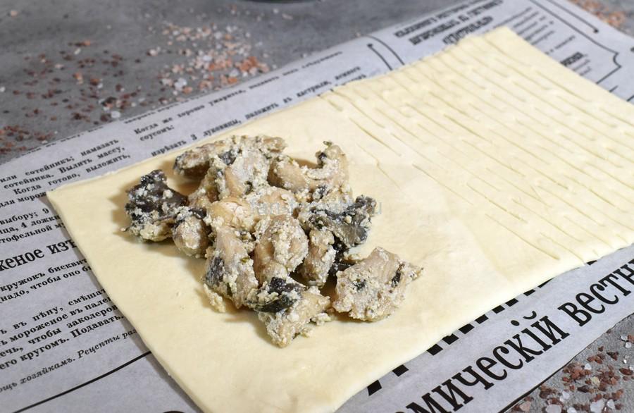 Приготовление слоек с курицей, шампиньонами и базиликом, шаг 9