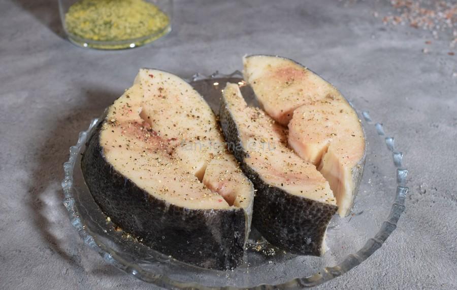 Приготовление жареной масляной, панированной сухарями, шаг 1
